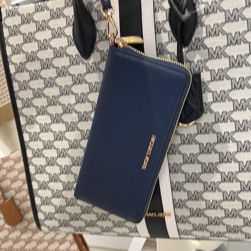 Michael Kors Jet Set Travel Large Travel CONTINENTAL  Navy